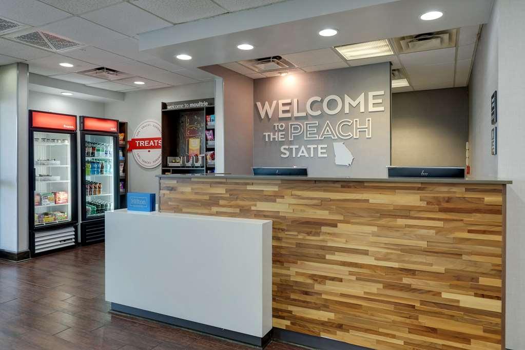 Hampton Inn Moultrie Interior photo